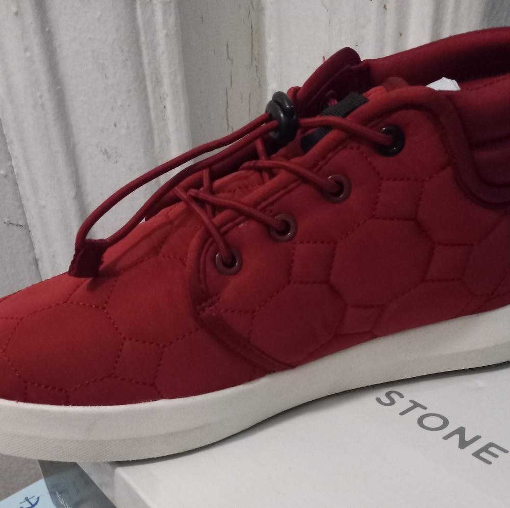 Sun Stone Mens Fin Quilted Lace-up Puff Red